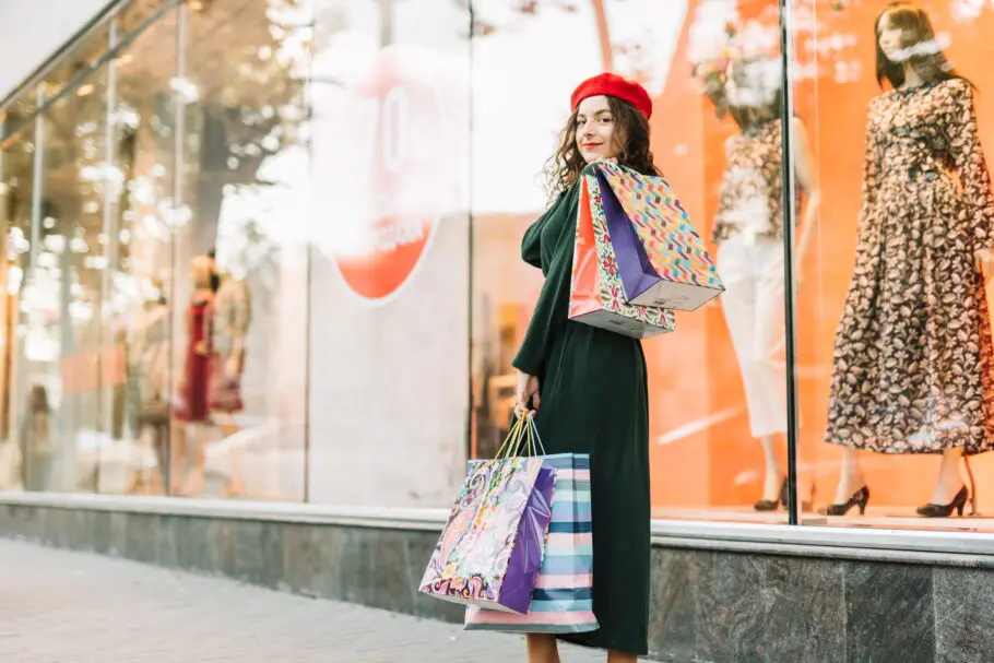 smiling-woman-with-colorful-packets-case