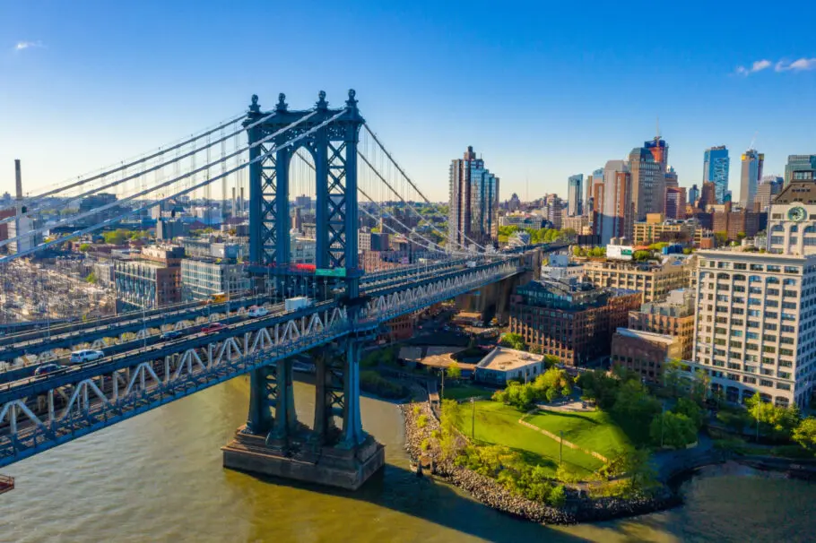 New York Must-See Attractions and Activities, Manhattan Bridge in New York, USA